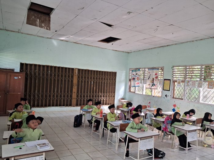 Cikal Bakal Generasi Berakhlak, Siswa Kelas I MIN 2 Tebo Khusyuk Menyimak Pelajaran Budi Pekerti