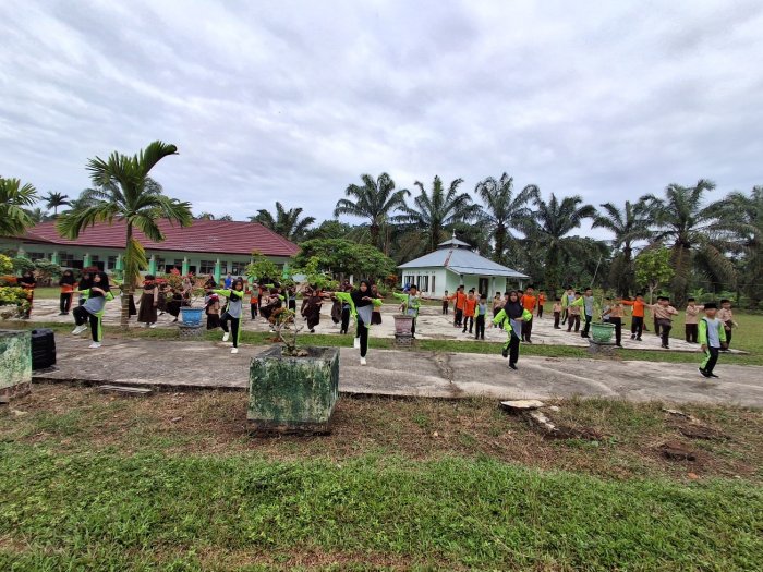 Bikin Semangat! Usai Muhadoroh, Siswa MIN 2 Tebo Langsung Goyang Senam