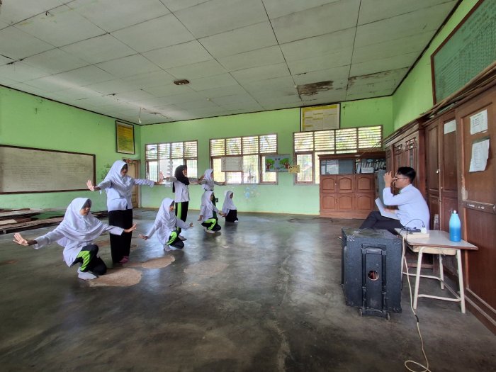 Lestarikan Budaya Daerah, Siswa MIN 2 Tebo Antusias Ikuti Latihan Tari Saman di Ruang Seni
