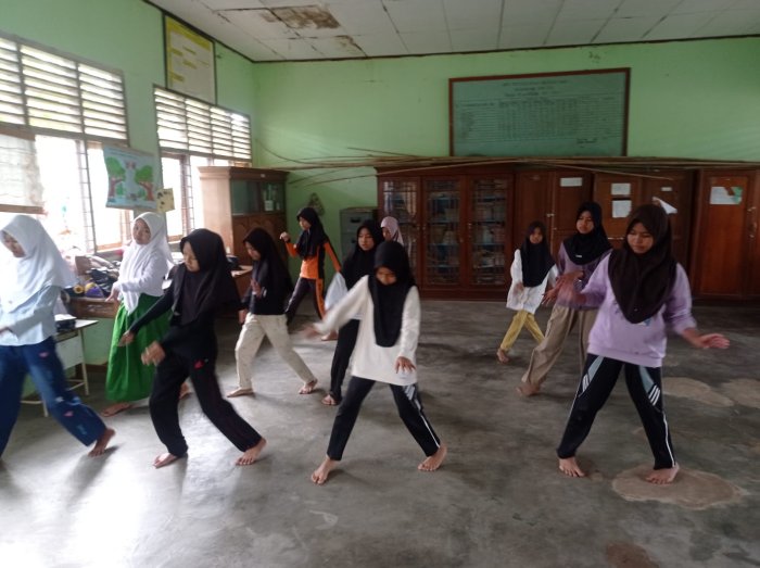 Lestarikan Budaya Sejak Dini, Siswa MIN 2 Tebo Antusias Ikuti Ekskul Seni Tari