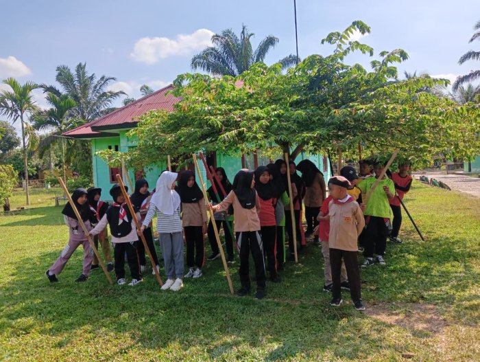 MIN 2 Tebo Kembangkan Potensi Siswa Melalui Kegiatan Pramuka