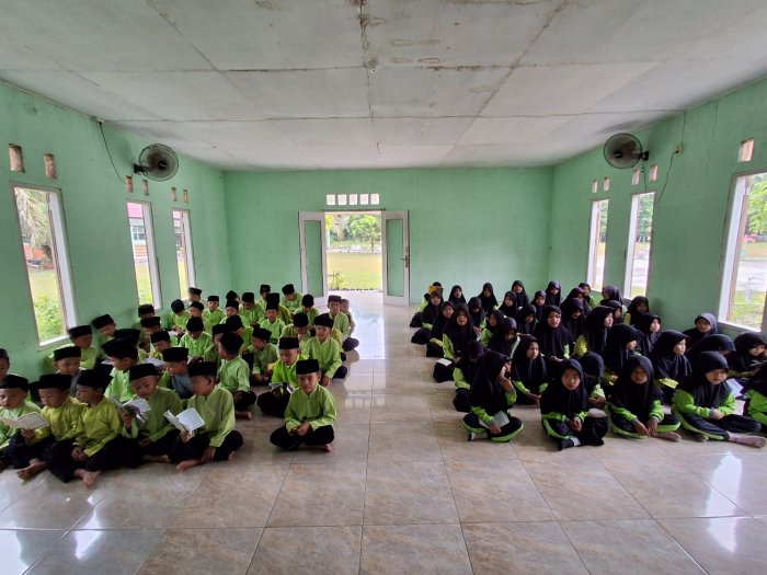 Siswa MIN 2 Tebo Rutin Gelar Yasinan Setiap Jumat