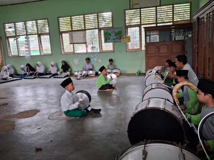 Intip Keseruan Siswa MIN 2 Tebo Saat Latihan Drum Band, Kompak dan Bersemangat