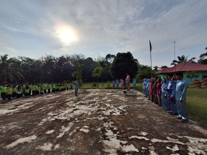 MIN 2 Tebo Gelar Upacara Peringatan Hari Ulang Tahun Provinsi Jambi Tahun 2026