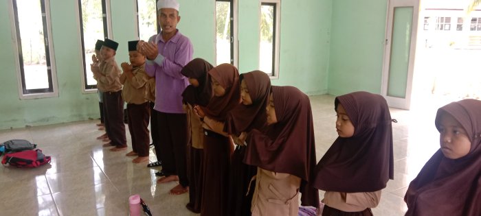 Perkuat Pendidikan Karakter, Murid Kelas II MIN 2 Tebo Praktikkan Pembacaan Doa