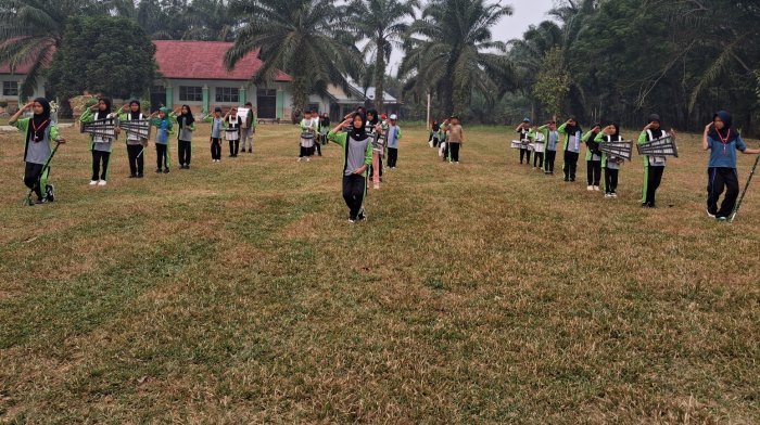 Gelar Latihan Rutin Sore Ini, Tim Drum Band MIN 2 Tebo Siapkan Penampilan Terbaik