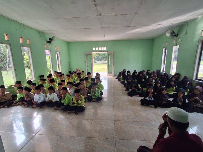 MIN 2 Tebo Gelar Yasinan Rutin Bersama di Musholla, Perkuat Karakter Religius Siswa