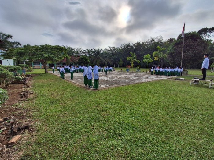 Upacara Bendera Senin Pagi di MIN 2 Tebo Berlangsung Khidmat