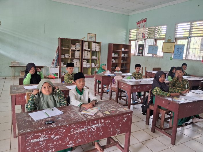 Antusiasme Siswa MIN 2 Tebo Saat Belajar di Kelas