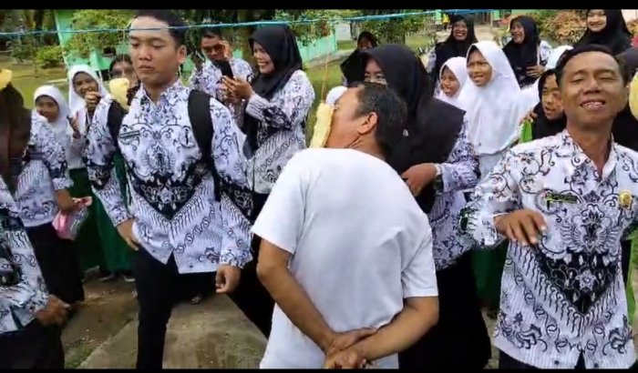 Harmoni Pendidikan di MIN 2 Tebo: HUT PGRI Dirayakan Penuh Warna dan Kegembiraan