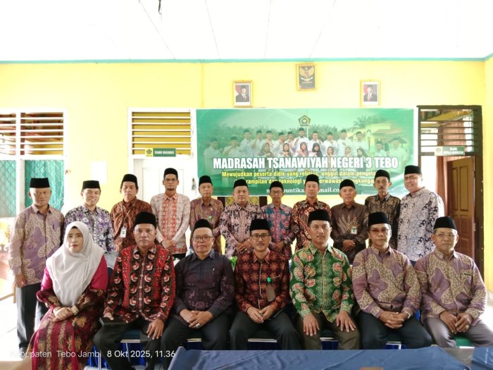 Sinergi Pendidikan Islam: Kepala MIN 2 Tebo Ikuti Rapat Kerja KKKM di MTsN 3 Tebo.