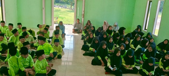 Mantapkan Iman dan Takwa, Siswa MIN 2 Tebo Rutin Laksanakan Jumat Religi