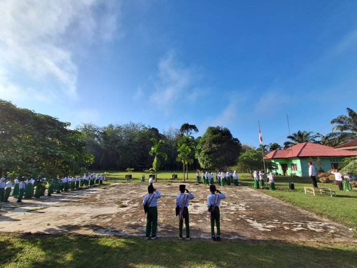 Semangat Tak Surut, Siswa MIN 2 Tebo Sukses Gelar Upacara Bendera di Bawah Terik Matahari