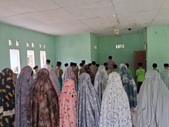 Perkuat Karakter Islami, Siswa MIN 2 Tebo Rutin Gelar Sholat Zuhur Berjamaah
