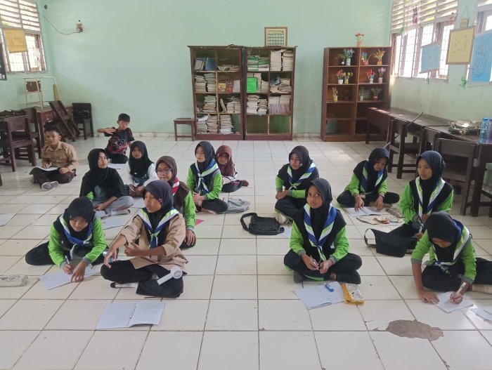 Semangat Tak Padam Siswa MIN 2 Tebo Gelar Latihan Pramuka Indoor Siang Ini