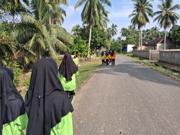 MIN 2 Tebo Terapkan KBM PJOK di Luar Kelas Melalui Kegiatan Jalan Santai